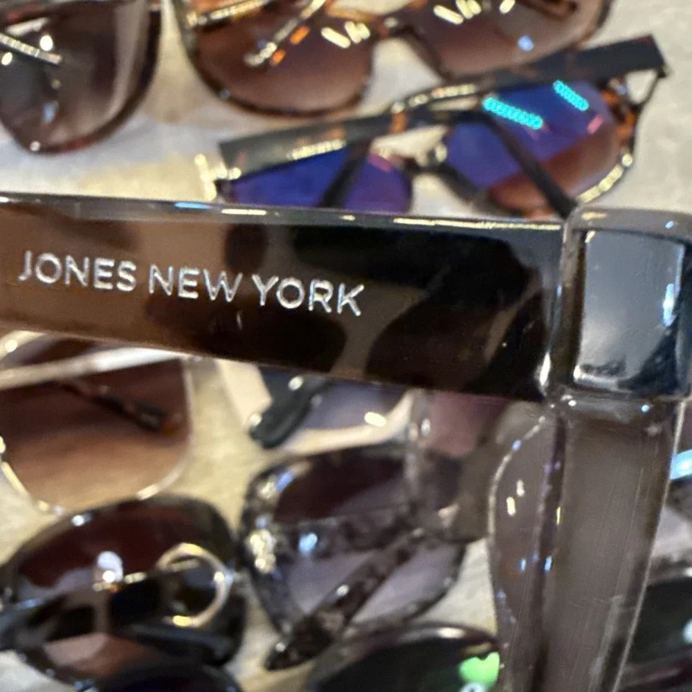 10 prs Oversized sunglasses: Lauren Conrad, Jones NY, Dana Bachman, DesignOptic